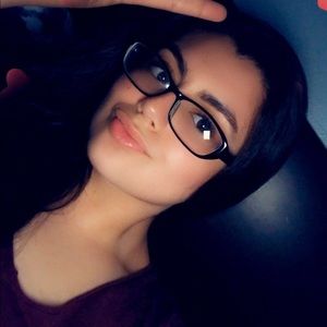 Meet your Posher, Valeria